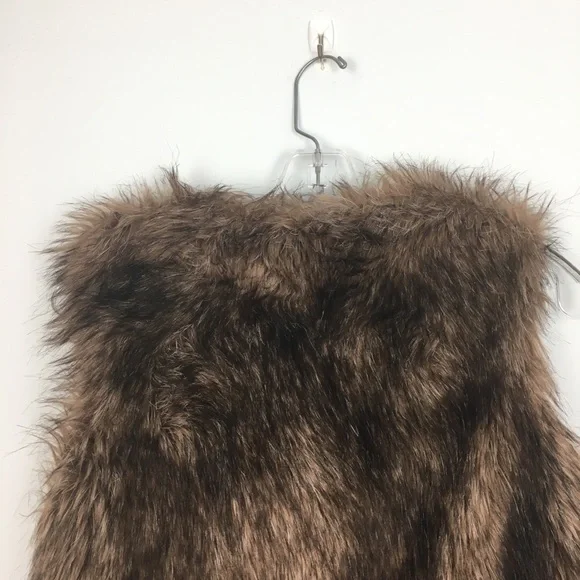 BB Dakota Gold Metal Studs Faux Leather Brown Faux Fur Vest Pockets Small NWT - Picture 11 of 16